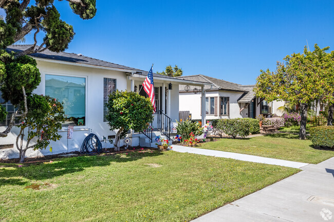 Most residents in the Loma Portal neighborhood have small but well-manicured front lawns.