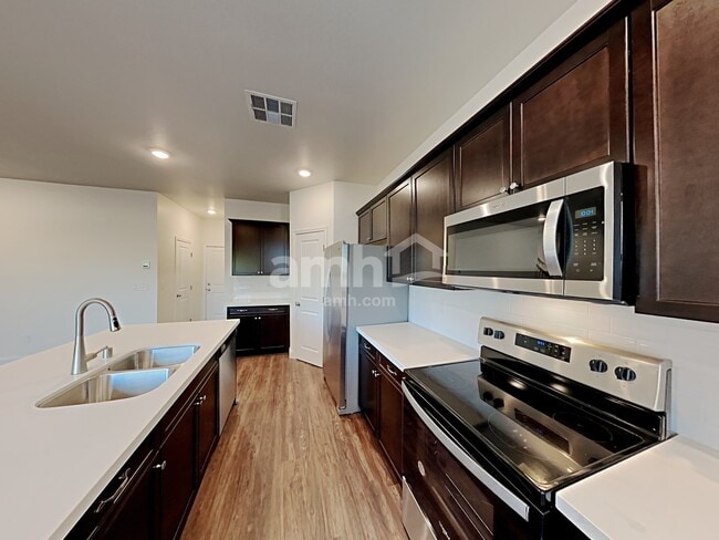 6031 Schmidt St, North Las Vegas, NV 89081 - photo 3