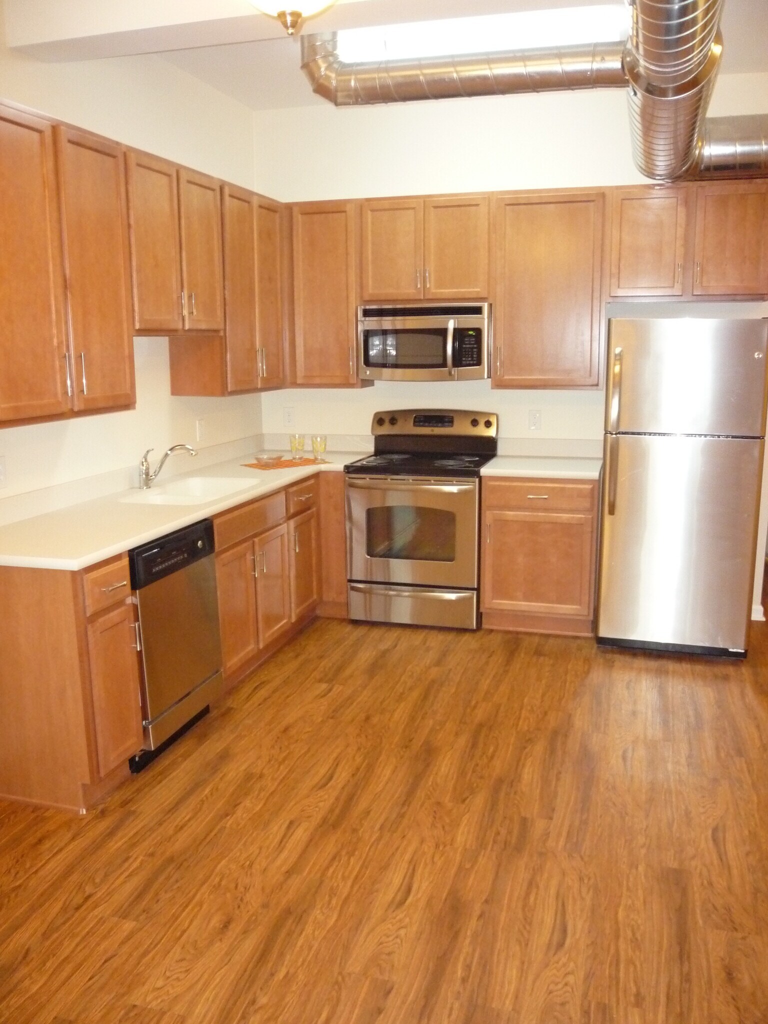 215 N 6th St unit 2, Emmaus, PA 18049 - photo 1