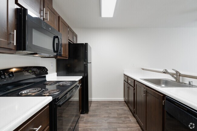 1BR, 1BA - 759SF - Kitchen