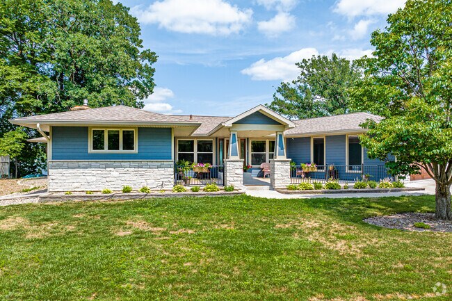 Well-maintained custom homes can be found surrounding Lake Gervais.