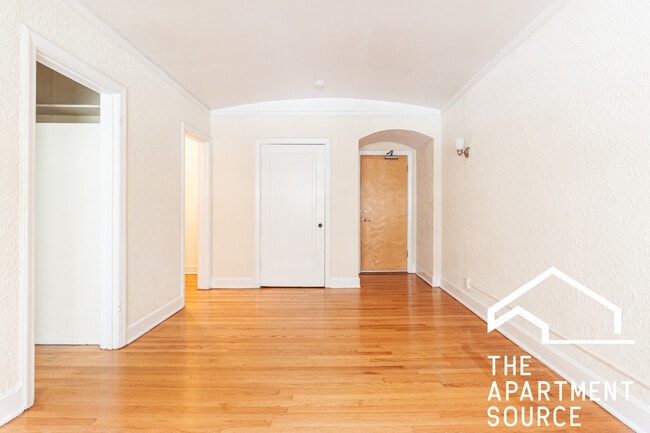 532 W Arlington Place unit 304, Chicago, IL 60614 - photo 3