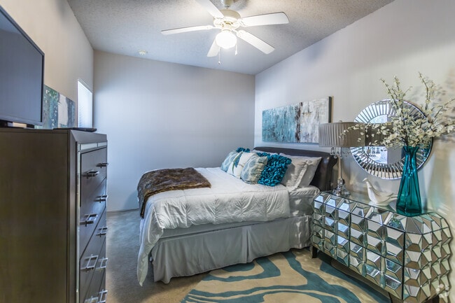 2BR, 2BA - 1,043SF - 1st Bedroom