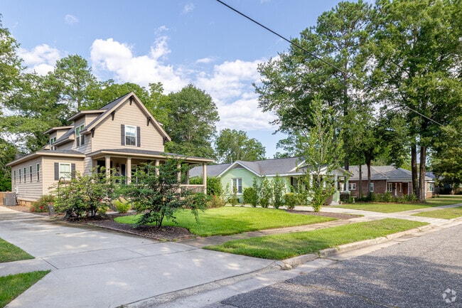 In Hampton Park, numerous historic homes date back to the early twentieth century.