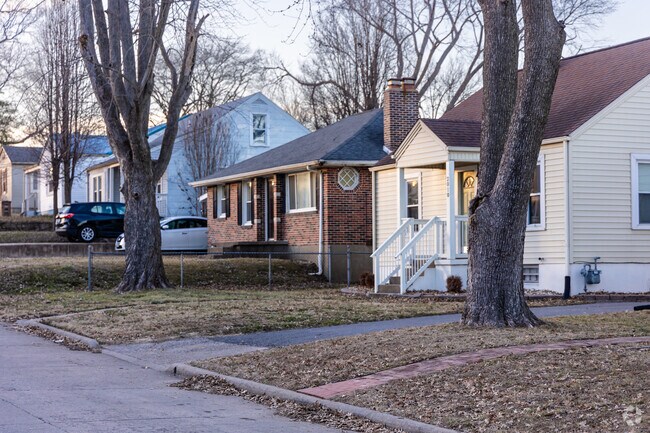 Bungalows and small cottages line many streets in Cape Girardeau.