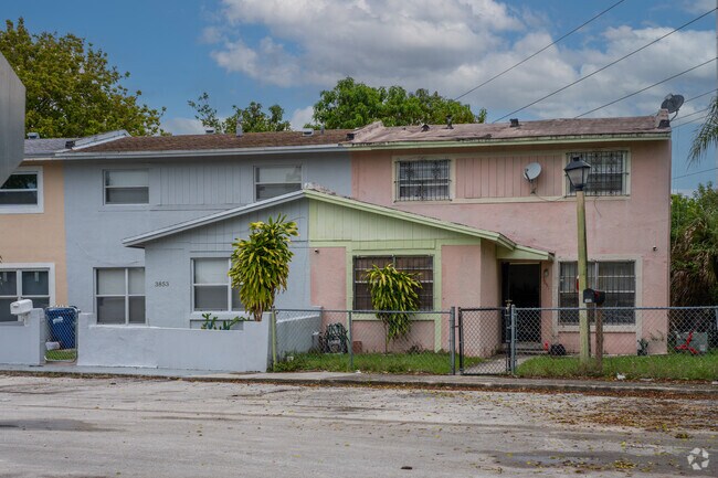 Some residents have opted for a townhome as their choice of home in Vista Verde.