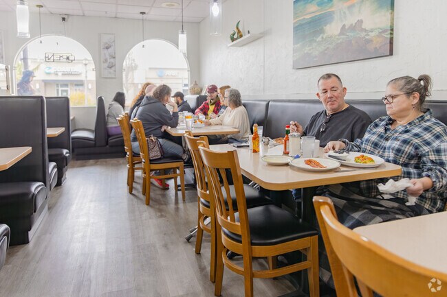 Locals like to gather for hearty breakfasts before errands at Brianna's Cafe.