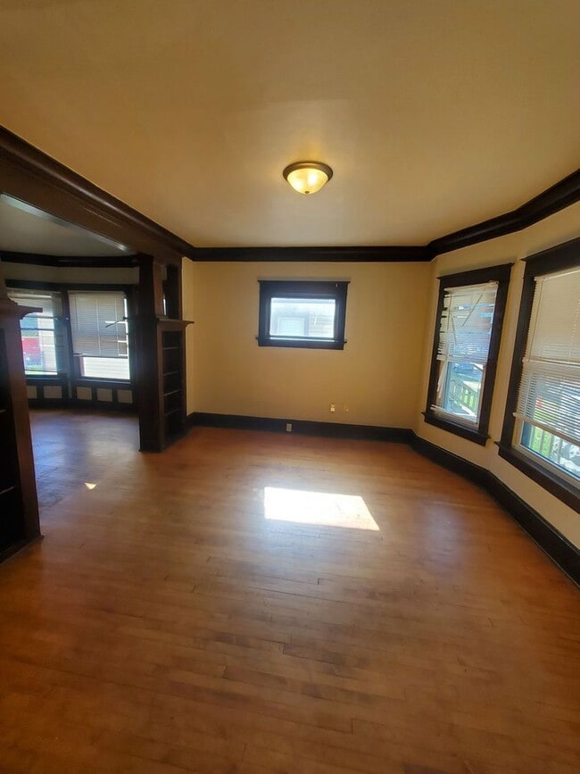 3520-3522-3522 N 15th St Unit 3520 Lower, Milwaukee, WI 53206