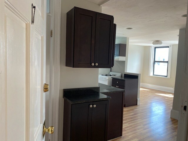 214 Hanover St unit 224-17, Boston, MA 02113 - photo 2