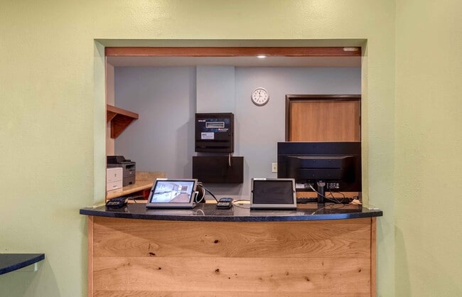 555 Airport Creek Point, Colorado Springs, CO 80916 - photo 5