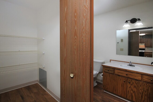 Oakcrest Manor Apartments, Brainerd, MN 56401 - photo 7