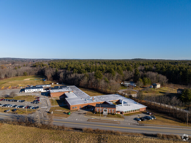Griffin Memorial School in Litchfield, NH serves grades K-5.
