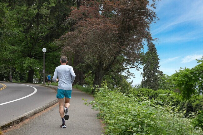 Homestead residents in Portland hike, cycle, and run along the Terwilliger Boulevard pathway.