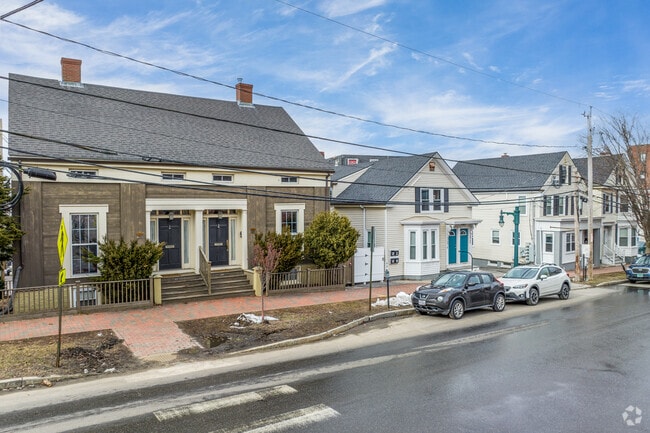 Duplexes are another common home style in the West Bayside neighborhood.