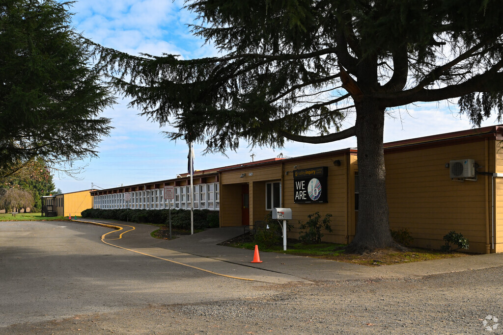 Valley Inquiry Charter School provides education in the neighborhood of
Outer East.