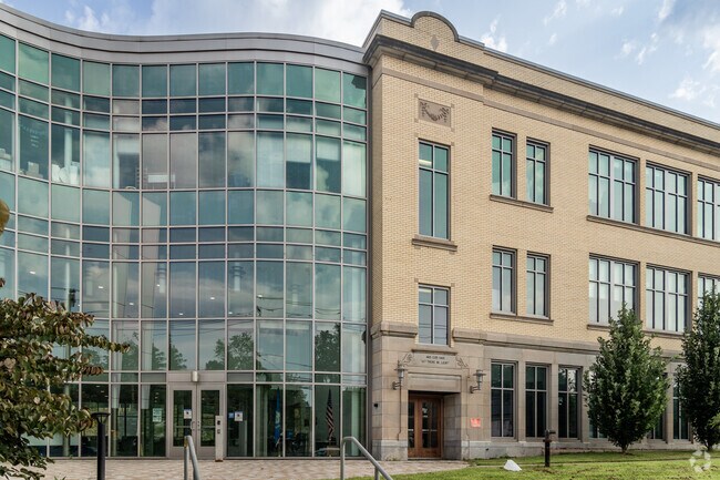 Thirman L. Milner Middle is located in North End, CT.