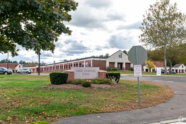 Young students in Somers attend Somers Elementary School.