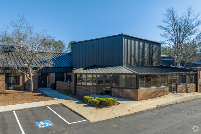 65% of the teachers have advanced degrees at Carrollton Upper Elementary School.