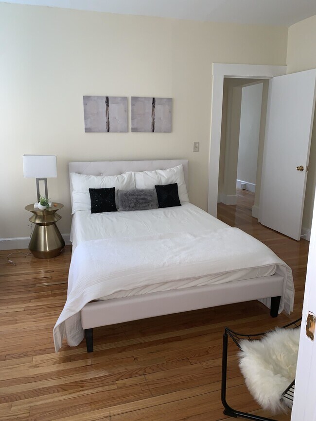 27 Forest St Unit 1, Cambridge, MA 02140