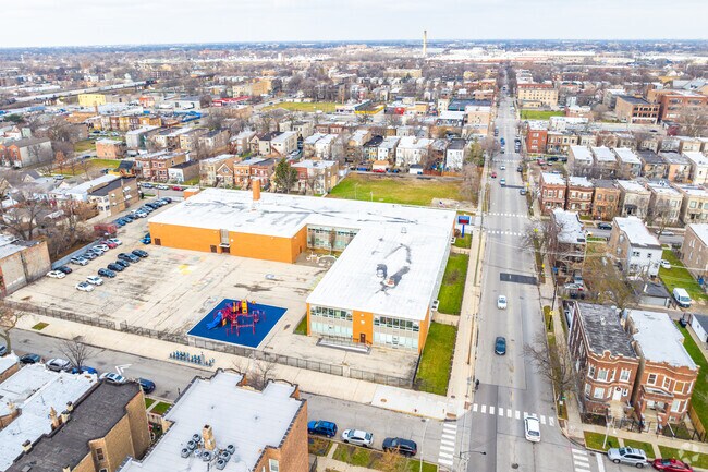 Heffernan Elementary School is located in Garfield Park.