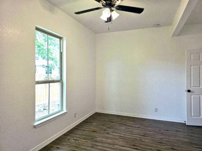 911 Florida St, San Antonio, TX 78210 - photo 7