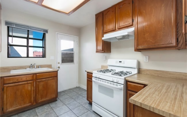 2260 E Ave Q4, Palmdale, CA 93550 - photo 4