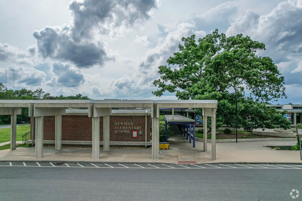 Hillside Elementary School sign in Needham has a drop off zone in front.