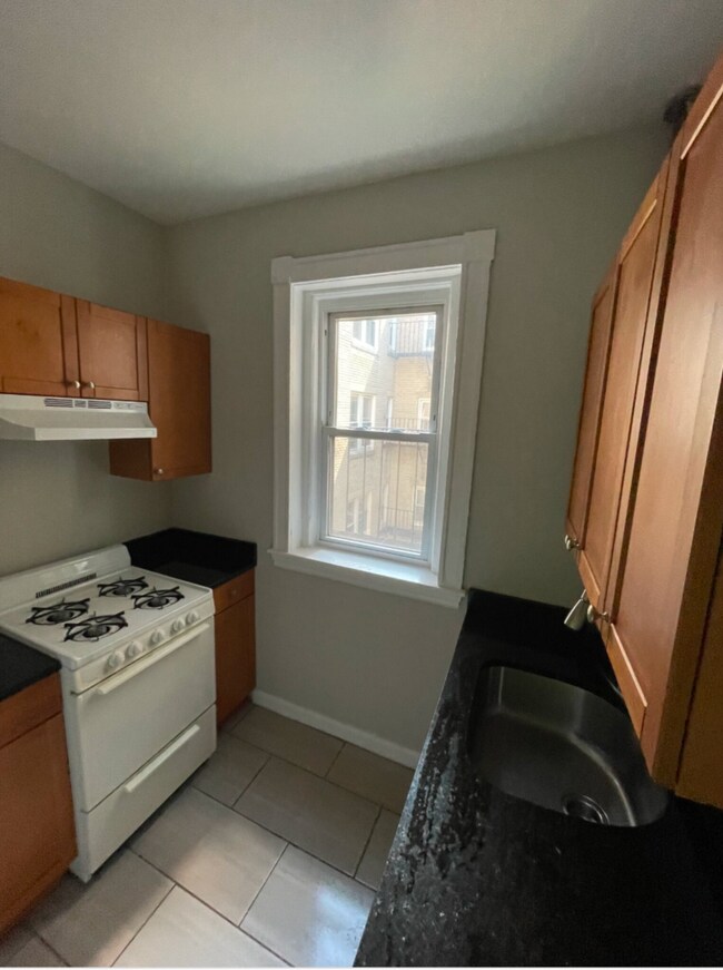 9 Gardner St unit 4, Boston, MA 02134 - photo 7