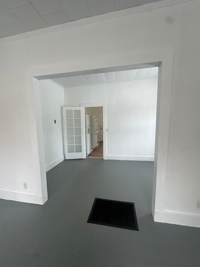 9 N Water St, Poughkeepsie, NY 12601 - photo 4