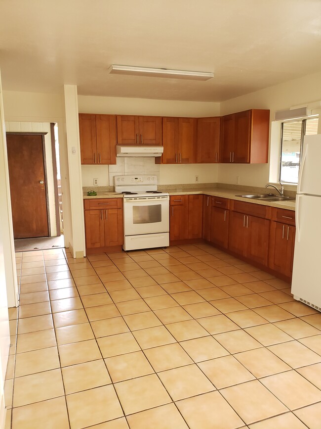 1915 Ulana St unit 3, Honolulu, HI 96819 - photo 2