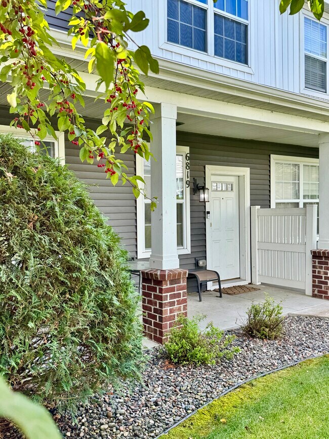 6819 Narcissus Ln N, Osseo, MN 55311 - photo 3