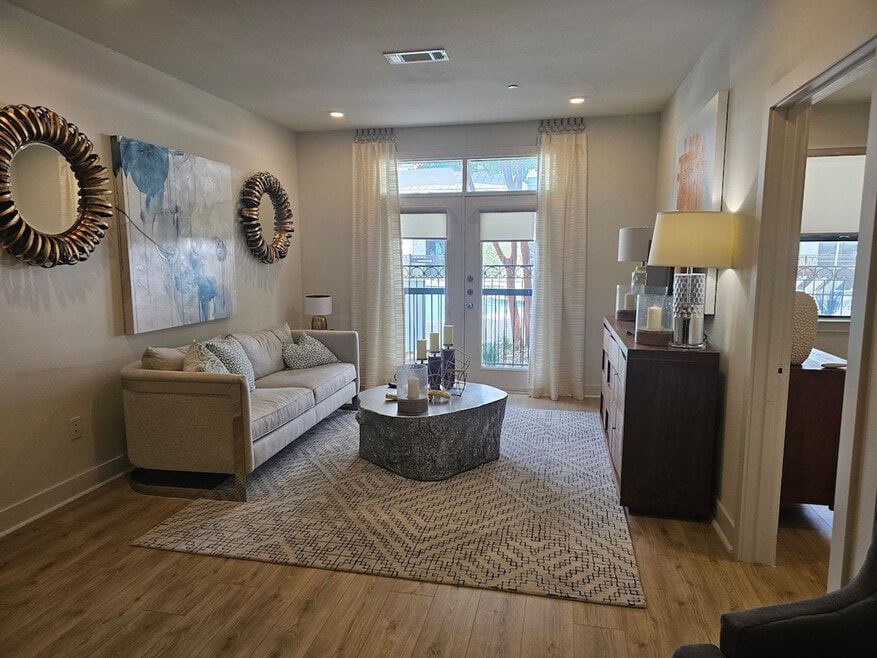 2137 Pelham Dr unit FL1-ID1028915P, Houston, TX 77019 - photo 1