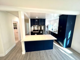 855 W 43rd Place, Los Angeles, CA 90037