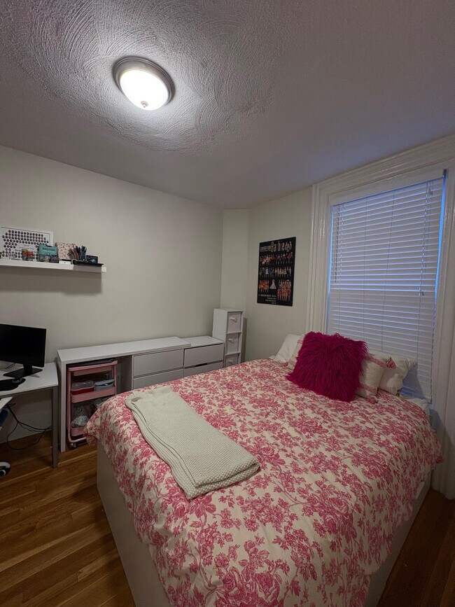 57 W Cedar St unit 1, Boston, MA 02114 - photo 4