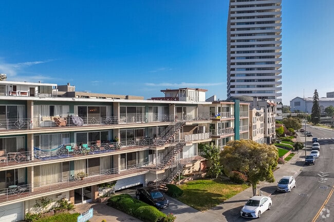 There are many condo options available in the Lakeside neighborhood.