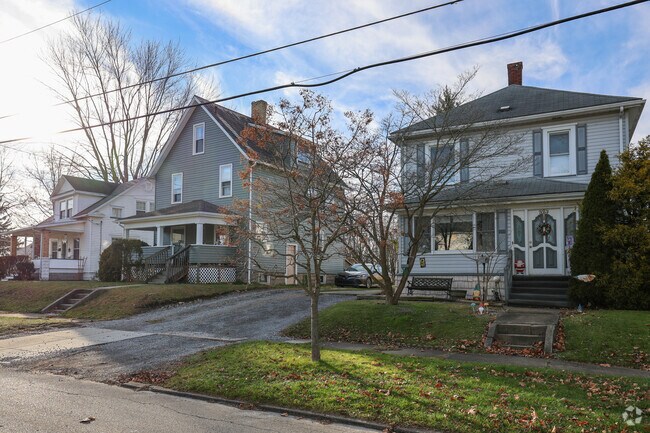 Cape Cod, Bungalow, and American Four Square homes share the streets of Grove City.