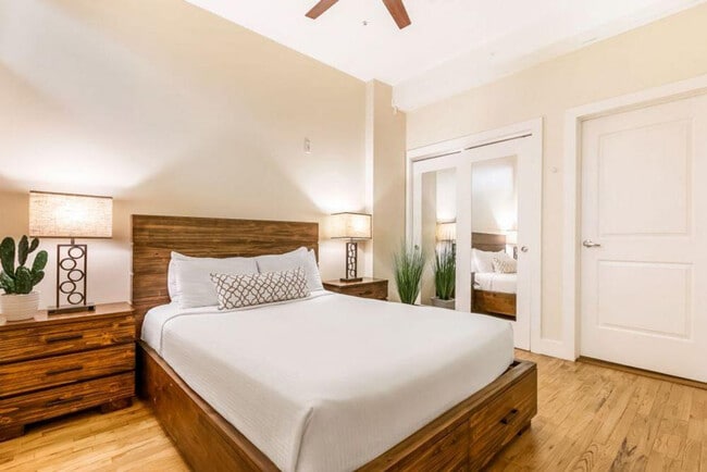 201 Magazine St unit ID1251941P, New Orleans, LA 70130 - photo 2