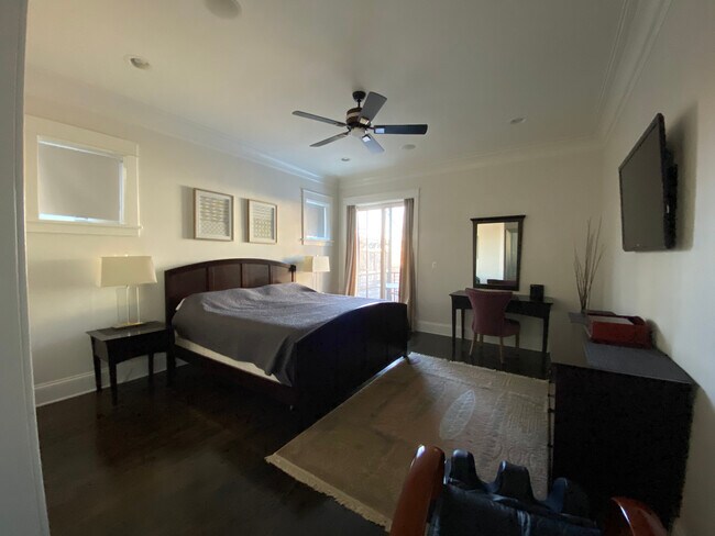 2138 W Roscoe St unit 2, Chicago, IL 60618 - photo 5