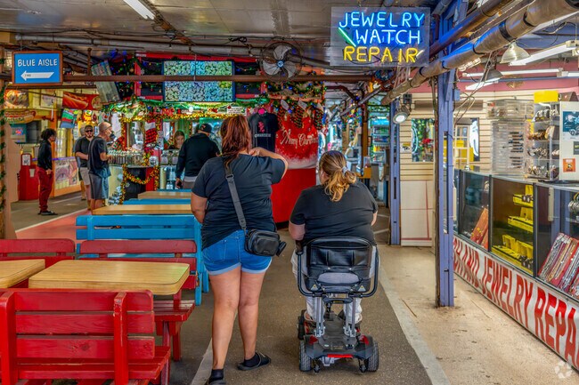 Fleamasters Flea Market offers new and vintage art, crafts, collectibles, food, and more!