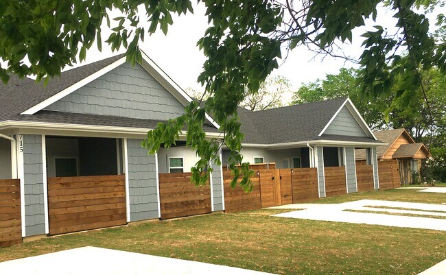 709 W Woodard St, Denison, TX 75020 - photo 3