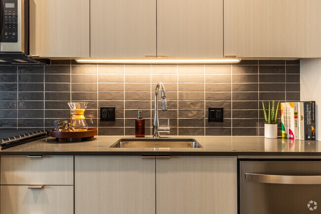 Amara, Portland, OR 97209 - photo 4