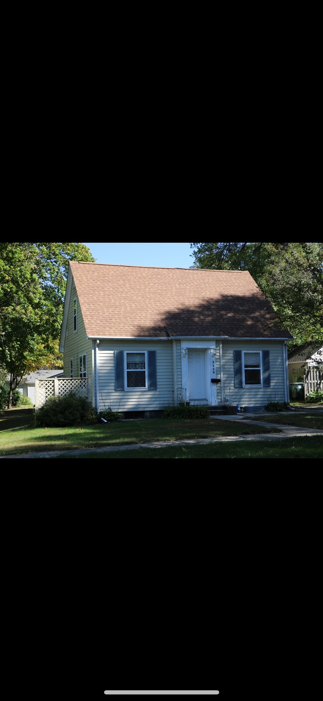 2110 Tremont St, Cedar Falls, IA 50613