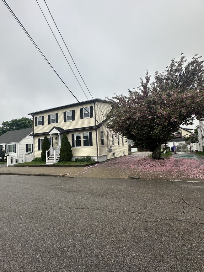 31 Annie St Unit 2, Pawtucket, RI 02861