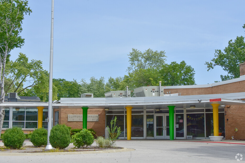 CI Johnson Elementary School is located in Aurora's Light of the Community neighborhood.