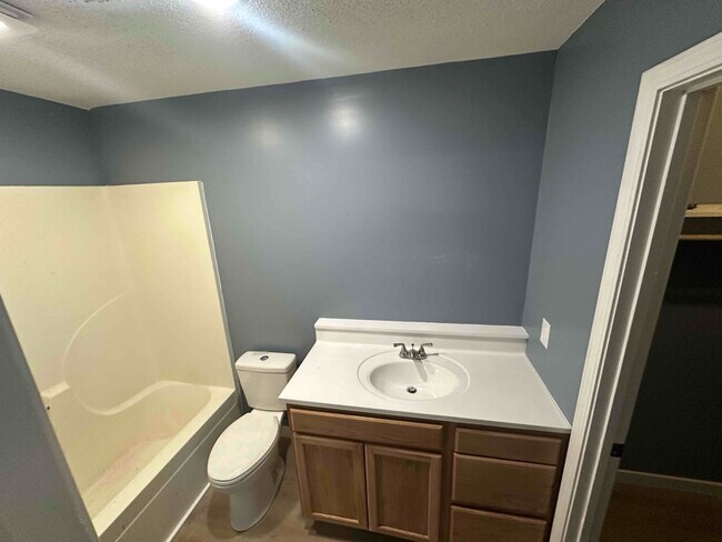 196 Cr 129 unit 196, Tupelo, MS 38801 - photo 7