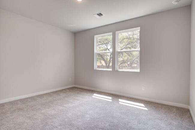 12451 Hurdelbrink Ranch, San Antonio, TX 78245 - photo 7