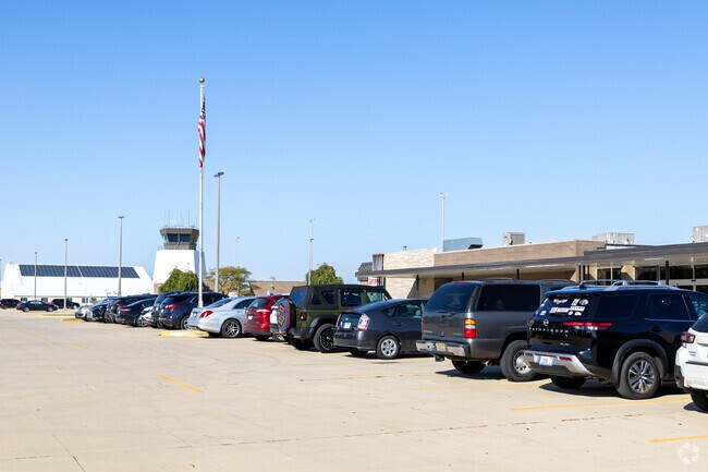 Scovill Gardens benefits from the nearby Decatur Airport.