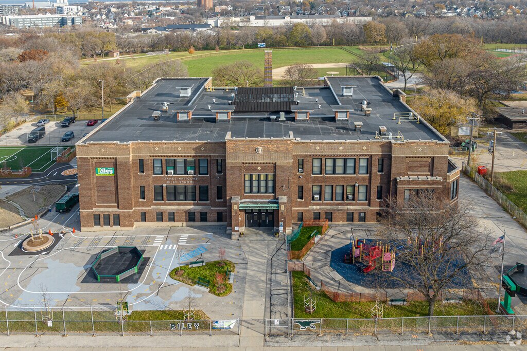 Hayes is a bilingual public school near Lincoln Village.