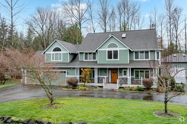 Large lot homes are common throughout the Spring Glen neighborhood.