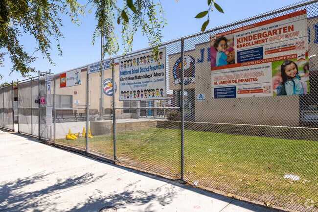 Students in Hawthorne, CA can enroll at Jefferson Elementary School.